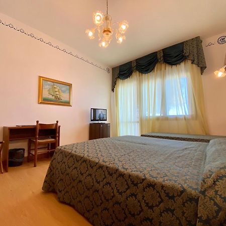 Hotel Florida Лидо-ди-Езоло Экстерьер фото