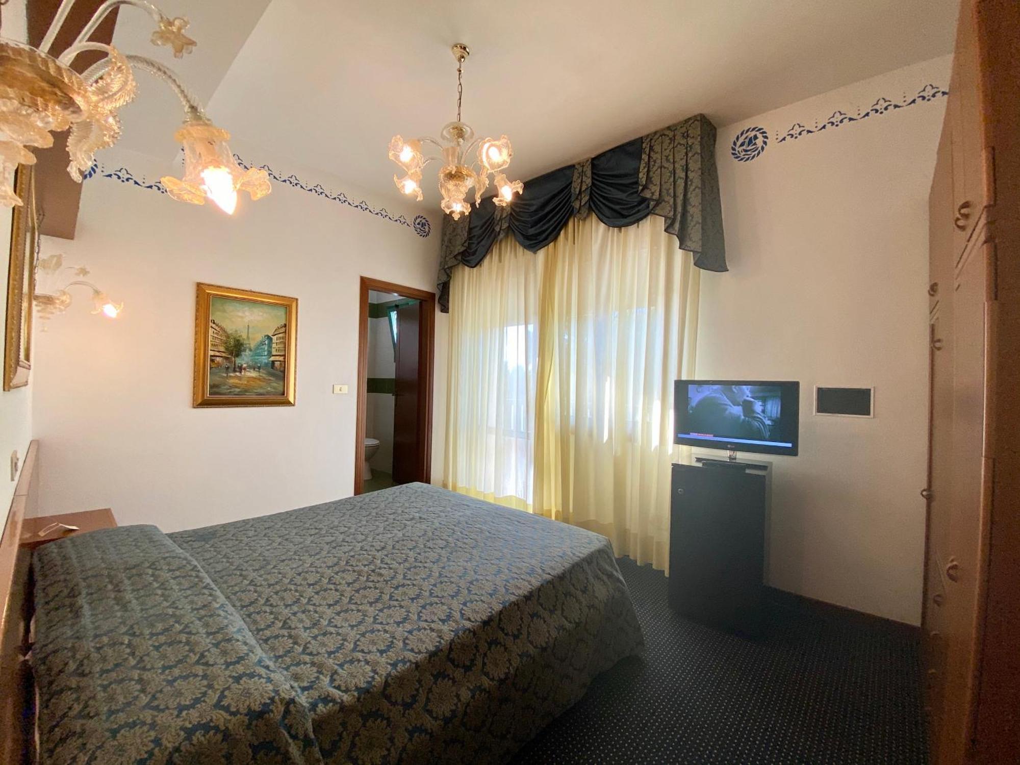 Hotel Florida Лидо-ди-Езоло Экстерьер фото