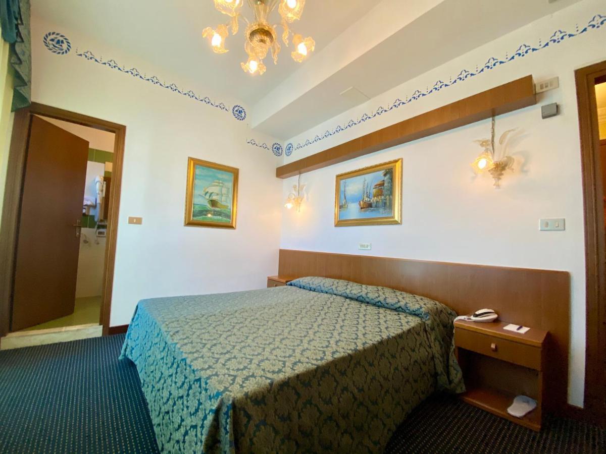 Hotel Florida Лидо-ди-Езоло Экстерьер фото