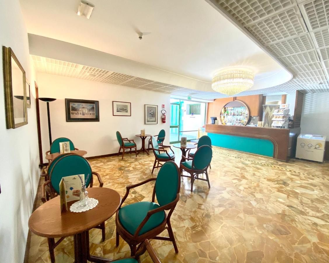 Hotel Florida Лидо-ди-Езоло Экстерьер фото