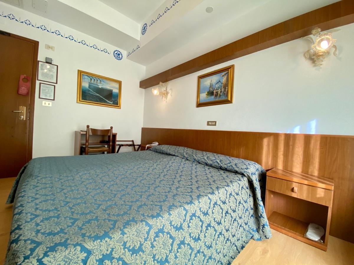 Hotel Florida Лидо-ди-Езоло Экстерьер фото