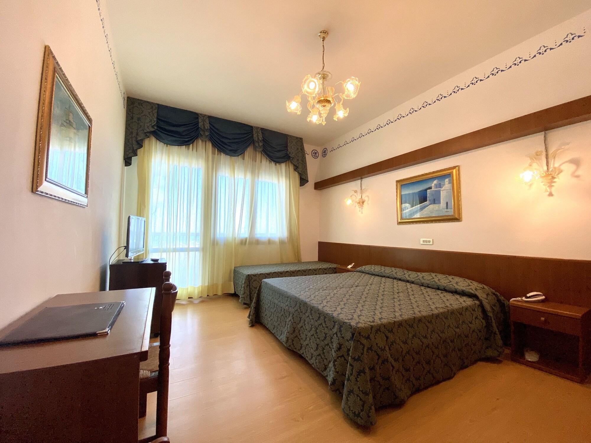 Hotel Florida Лидо-ди-Езоло Экстерьер фото