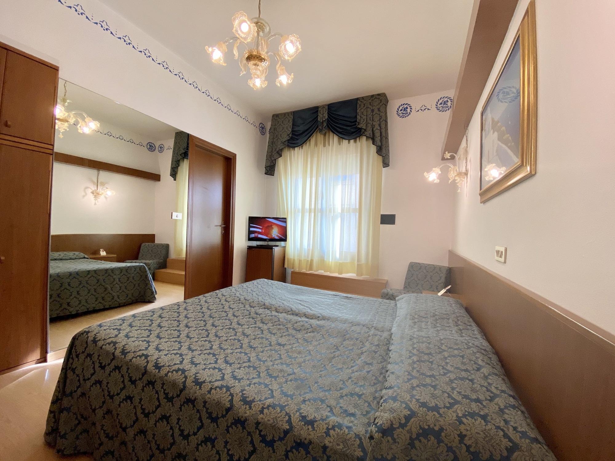 Hotel Florida Лидо-ди-Езоло Экстерьер фото